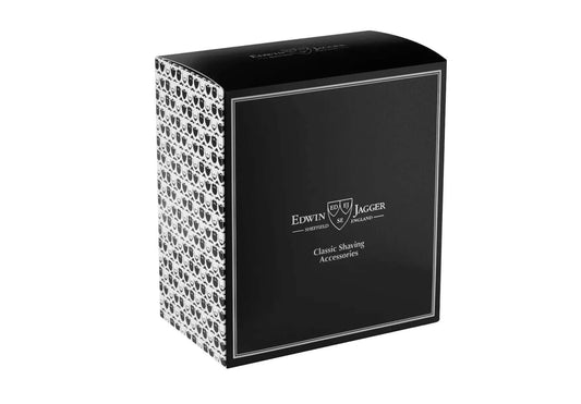 Keturių dalių Edwin Jagger Fusion ProGlide skutimosi rinkinys. Elegantiškas, šiuolaikiškas skustuvas turi Gillette Fusion ProGlide galvutę ir vieną peiliuką komplekte.